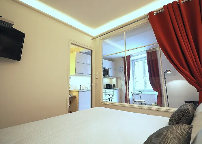 Louvre Opera Design Chicsuites *