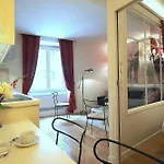 Louvre Opera Design Chicsuites Apartman